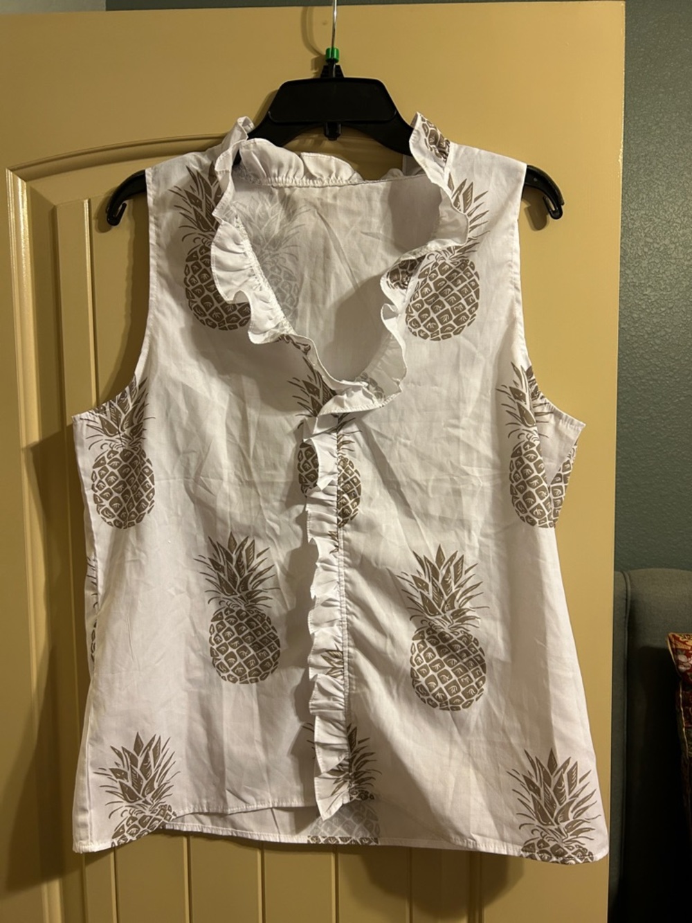 Sleeveless Ruffle Pineapple Print Top - White